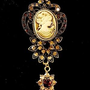 CAMEO> VICTORIAN LADY BROOCH